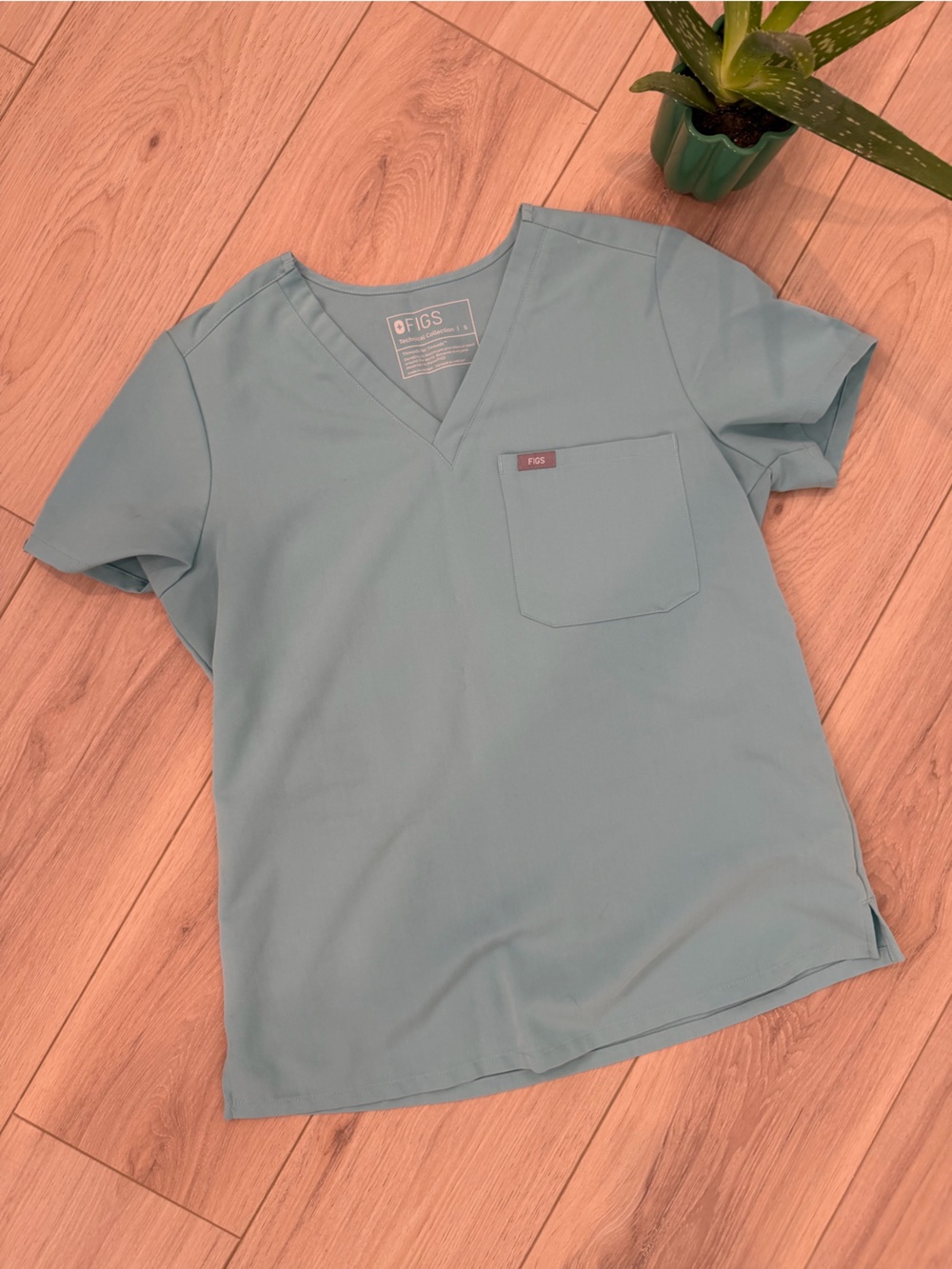 FIGS Women's V-Neck Scrub Top Teal aqua